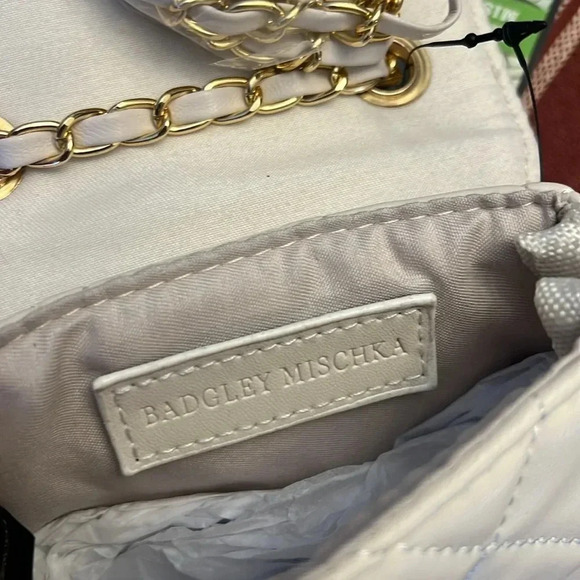 Badgley Mischka Mini Purse Key Clip Vegan Leather Off White Quilted NEW - Picture 6 of 7